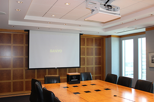 Intérieur de la grande salle de conférence